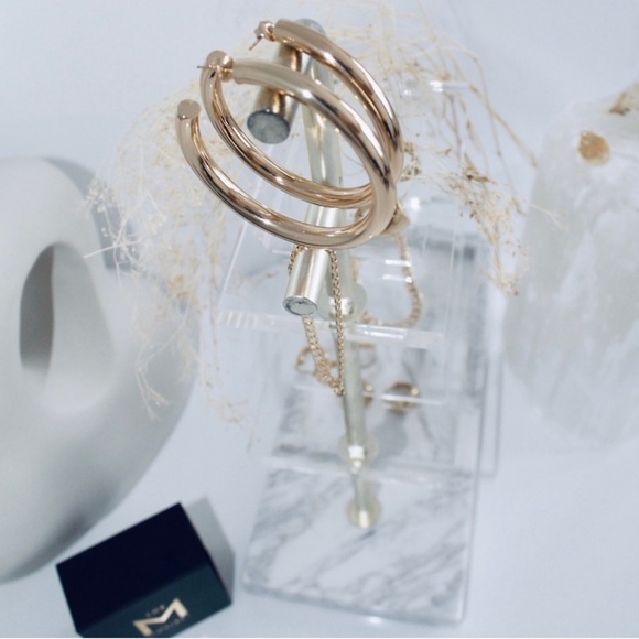 THE M JEWELERS Thick Hoop Earrings - Picture 3 of 4